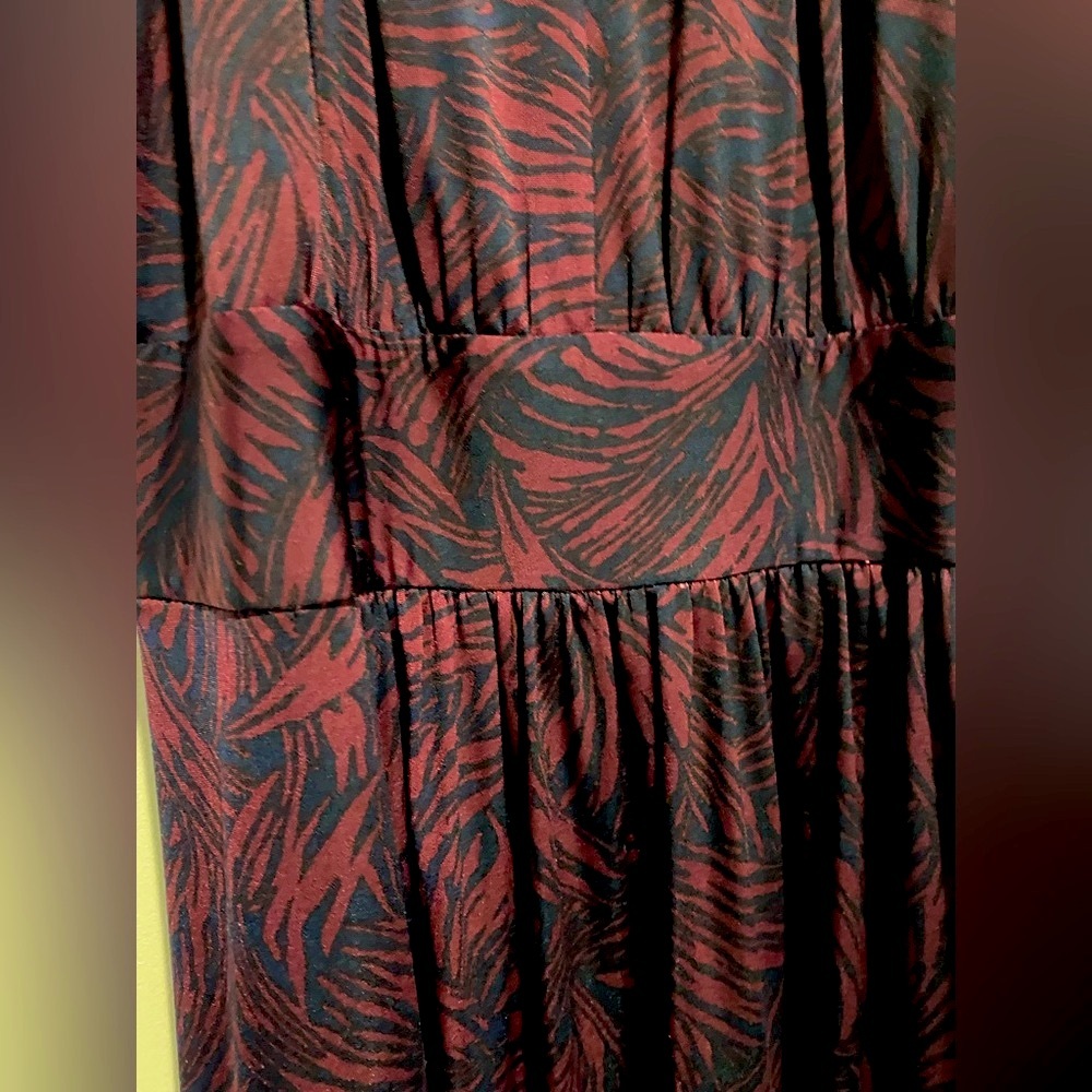 LOFT Maxi Dress – XS – Maroon & Navy Palm Print | Wedding Guest | Boho Chic - Picture 5 of 10